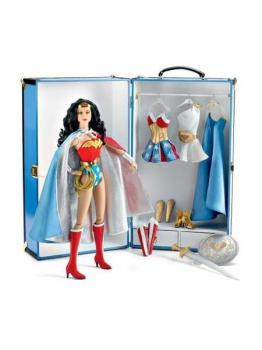 Tonner - DC Stars Collection - WONDER WOMAN Deluxe Trunk Set - Doll (FAO)